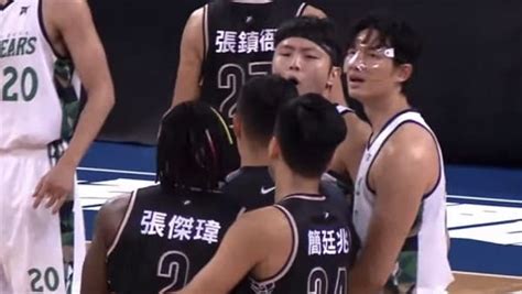 Basketball Top5 影快訊火藥味濃厚！台啤老將朱億宗槓上plg菜鳥張傑瑋 要位手直接架在脖子上隔空怒噴