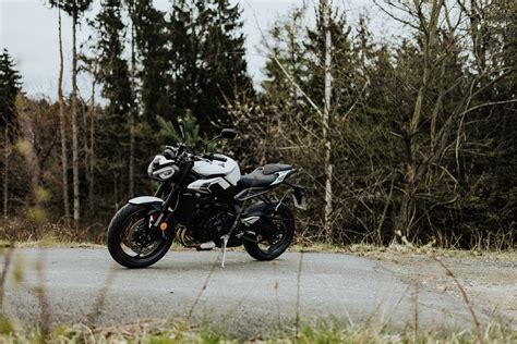 Triumph Street Triple R Mid Naked Vergleichtest