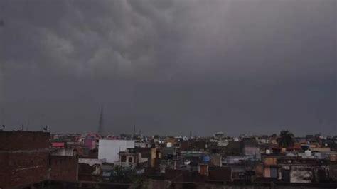 Up Weather Alert लखनऊ कानपुर सह‍ित कई ज‍िलों में छाये बादल पूर्वी