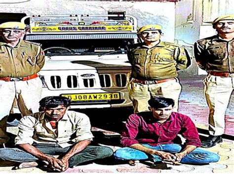 Boxes Of Illicit Liquor Worth Rs Lakh Pickup Vehicle Seized