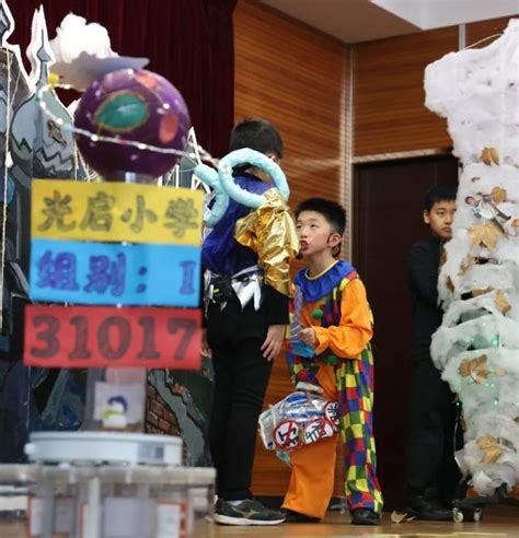 「一隻手觸摸德智體美勞，一隻手為社會作貢獻」頒獎典禮上，市教委副主任倪閩景這樣勉勵學生們 每日頭條