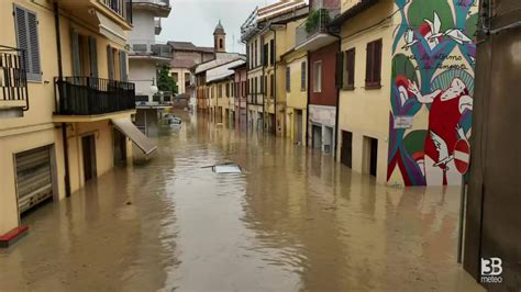 Video Meteo Il Centro Di Faenza Un Fiume Auto Sommerse Video Dal