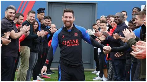 Watch Heartwarming World Cup Champion Lionel Messi Receives Guard Of