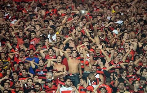 Una Pelea Entre Hinchas Deja Un Muerto Antes Del Flamengo Botafogo