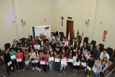 Mais Jovens Aprendizes De Estrela Receber O Diplomas Folha Popular