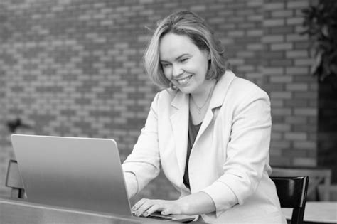 Premium Photo Happy Smiling Woman Using Application On Digital Laptop