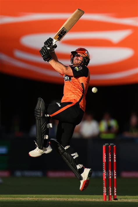 Big Bash League: Perth Scorchers stunned in final ball thriller by ...