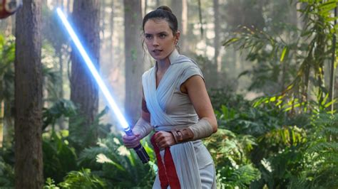 After Quitting Social Media, Star Wars’ Daisy Ridley Returns With A Force | Cinemablend