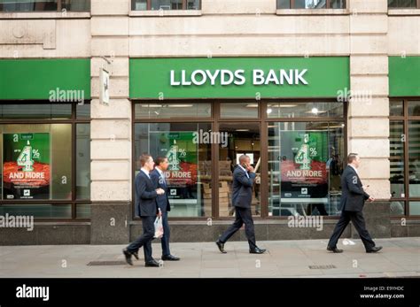 Lloyds bank building street hi-res stock photography and images - Alamy