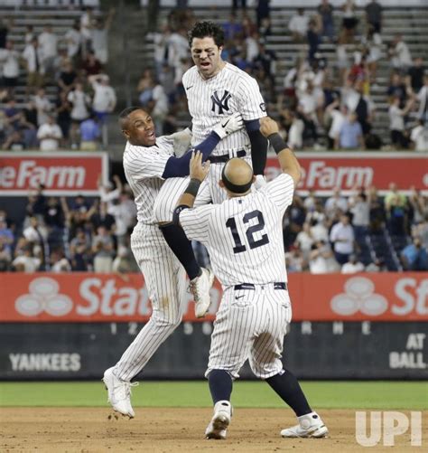 Photo New York Yankees Vs Philadelphia Phillies At Yankee Stadium