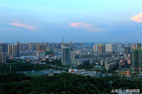 衡阳56层高楼衡阳地标高楼大山谷图库