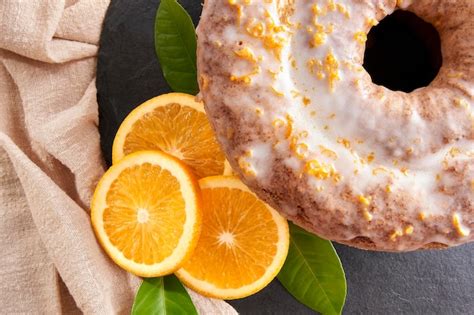 Bolo De Laranja Tradicional Brasileiro Cobertura De Raspas De