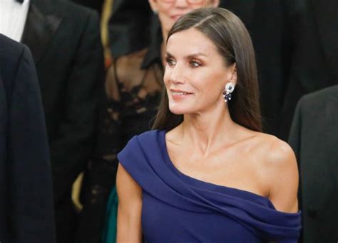 Letizia d Espagne en dévoile beaucoup sa dernière robe très sexy fait