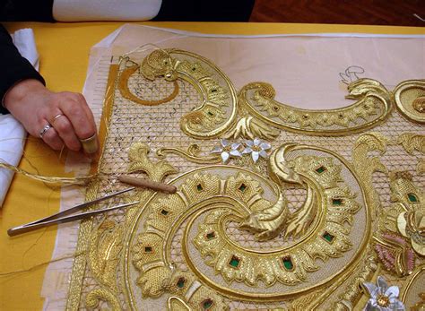 Вышивка шнуром на модной одежде и создание исторического костюма