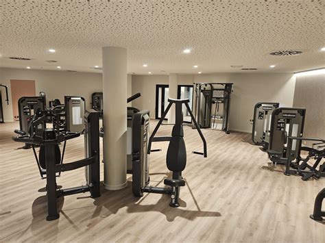 Improve your training results with professional strength equipment