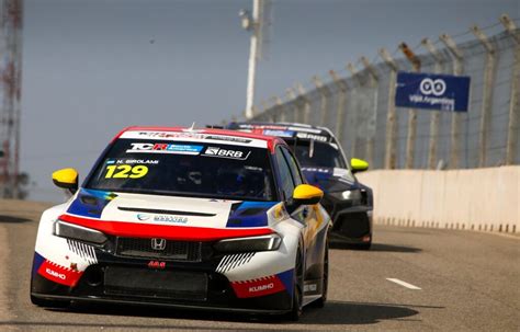 Azcona Y Girolami Vencen En Las Carreras Del Tcr World Tour En La