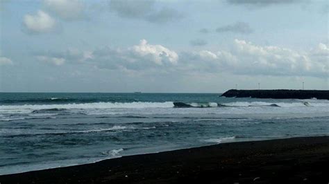 Waspadai Gelombang Tinggi Hingga 4 Meter Laut Selatan Jawa Masih