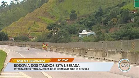 Rodovia dos Tamoios é liberada após 30 horas de interdição por quedas