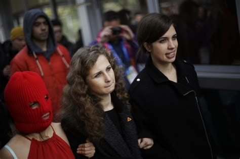 Pussy Riot Zeman je hlupák Nechápe co se v Rusku děje Týden cz