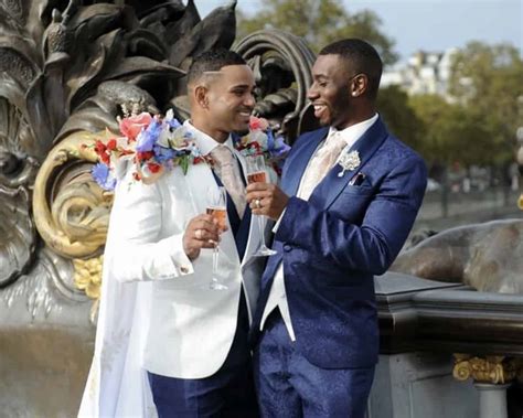 Gay Couple S Parisian Wedding Photos Go Viral Towleroad Gay News