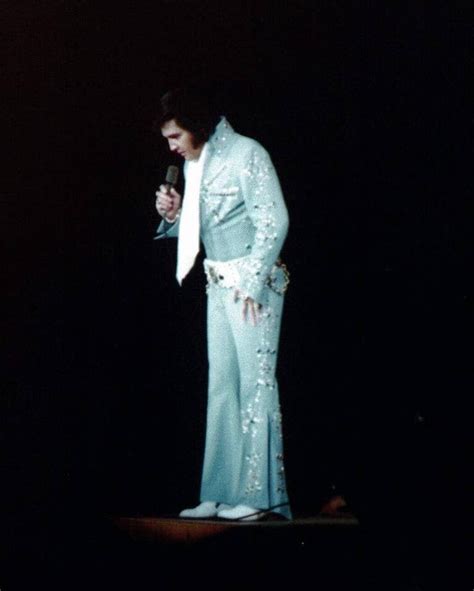 What A Beautiful Image 🥰 ️💋 Elvis Presley Elvis In Concert Elvis