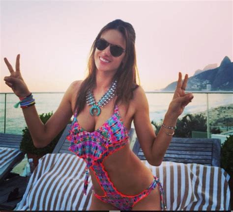 Estrellas en bikini las fotos más calientes de las famosas
