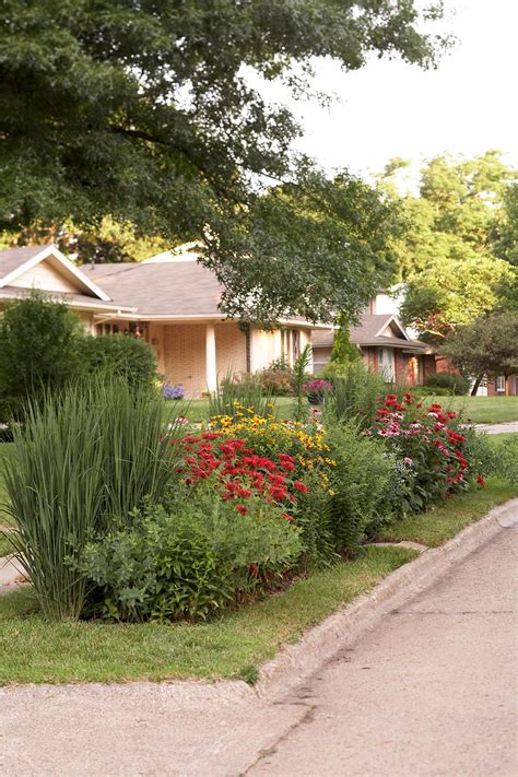 Dress Up Your Sidewalk With This Easy Street-Side Garden Plan | Garden