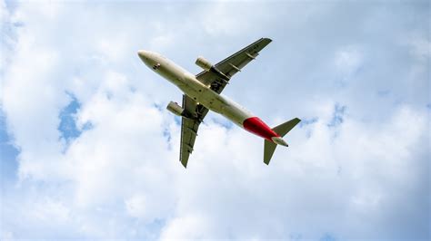 Un Avion A Aterizat De Urgen Pe Un Aeroport Din Italia Dup Ce Un