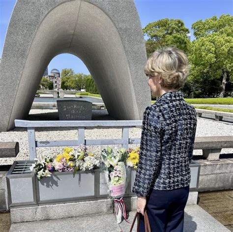 ASIE FRANCE Anne Genetet et l esprit de défense Gavroche Thaïlande