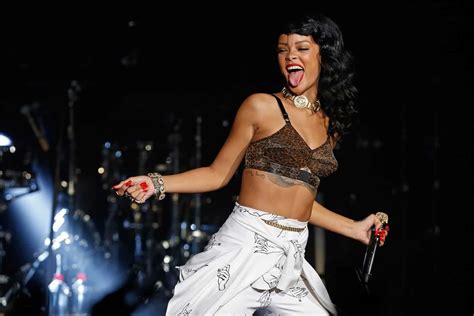 10 Best Rihanna Songs of All Time - Singersroom.com