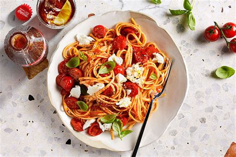 Leicht Scharfe Linguine Mit Kirschtomaten Basilikum Sugo