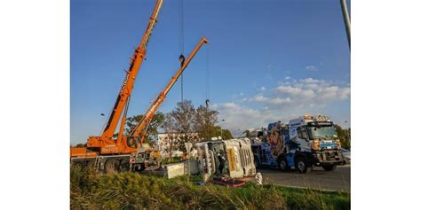 Is Re Bourgoin Jallieu Un Convoi Exceptionnel Se Couche Dans Un Rond