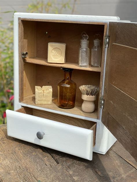 Armoire Pharmacie Vintage En Bois Luckyfind