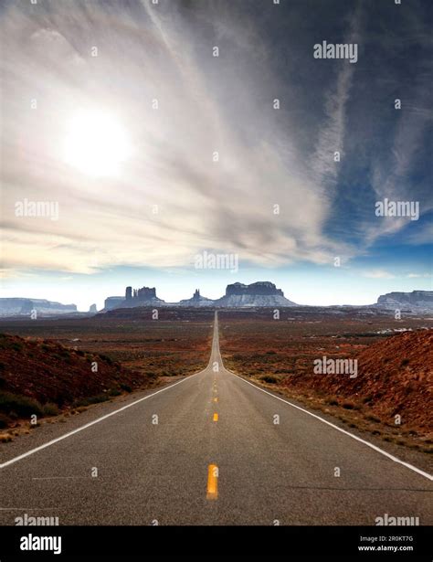 Usa Utah Hwy 163 13 Mile Marker Looking Towards Monument Valley Navajo Tribal Park Stock