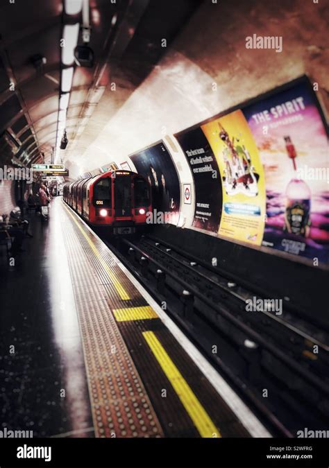 Tube Train London Approaching Platform Hi Res Stock Photography And