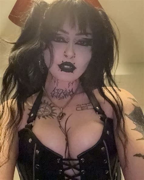 Beth (@machine_mommy) • Instagram photos and videos