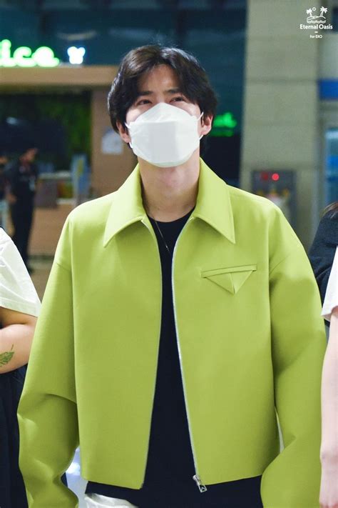 A Man Wearing A Face Mask While Standing In An Airport