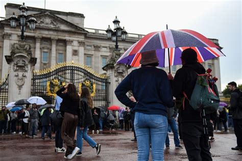 En Fotos conmoción frente al Palacio de Buckingham murío la reina