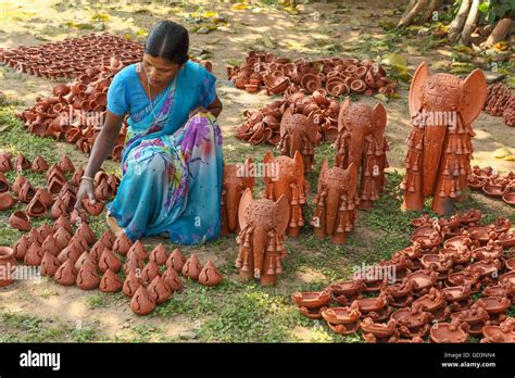 Woman With Terracotta Statue Kondagaon Village Bastar Chhattisgarh