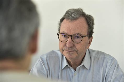 Enseignante tuée à Saint Jean de Luz le député Vincent Bru pose une