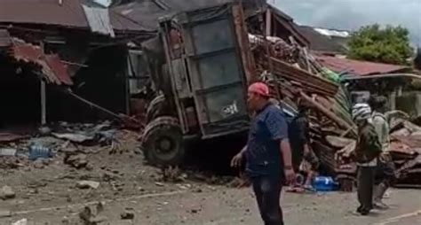 Terjadi Lagi Truk Rem Blong Di Panyalaian Hantam Sejumlah Mobil Dan