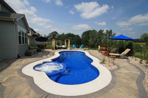 Spa And Splash Deck Swimming Pool The Allure Cirrus Pools