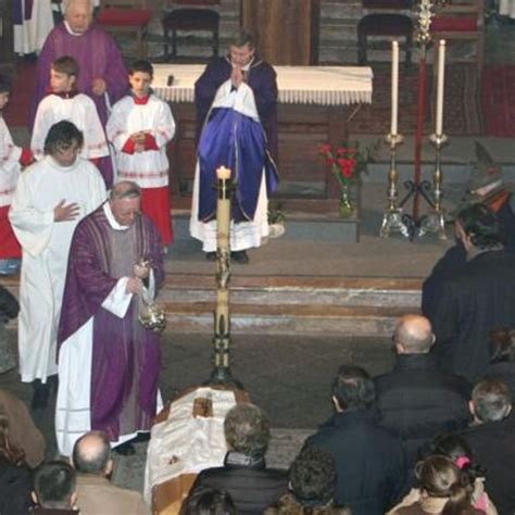 Una Folla Per Laddio A Don Bianchi Chiesa Gremita Per Lex Parroco Di