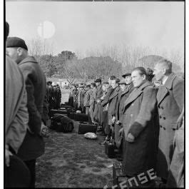 ImagesDéfense Soldats réfugiés polonais rassemblés au camp de Carpiagne