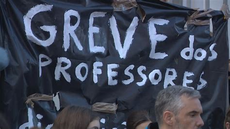 Sindicato dos professores convoca greve para todo o mês de janeiro