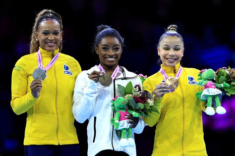 Simone Biles é ouro no solo e Brasil completa pódio no Mundial de Ginástica