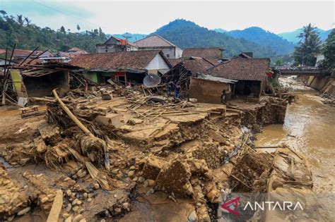 Banjir Bandang Terjang Bogor ANTARA News