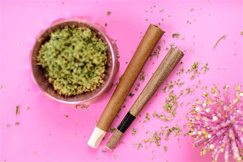 How to Roll a Blunt (The Easy Way!) » Emily Kyle Nutrition