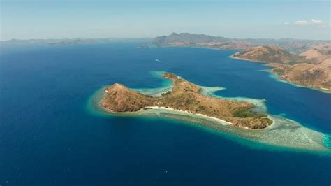 Premium Photo Tropical Island With Sandy Beach Philippines Palawan