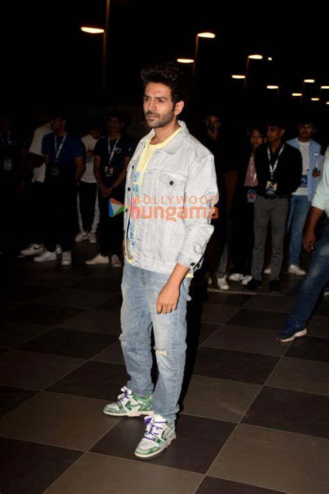 Photos Kartik Aaryan And Kriti Sanon Snapped Promoting Their Film Shehzada 5 Kartik Aaryan